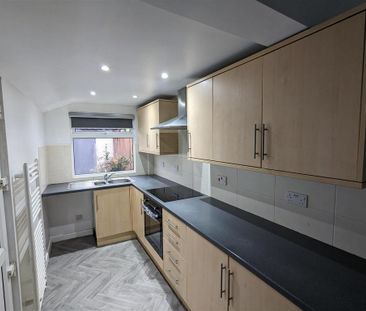 4 bedroom terraced house to rent - Photo 3
