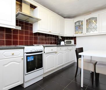 Room in a Shared House, London, E16 - Photo 5