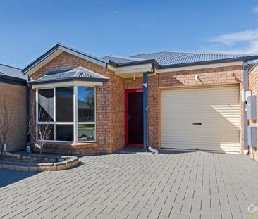 Three Bedroom Courtyard Home - Photo 3