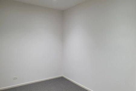 LUXURY 3-BEDROOM APARTMENT, WALKING DISTANCE TO WESTFIELD SHOPPING CENTRE WEST LAKES - Photo 2