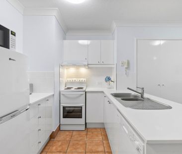 One Bedroom Apartment in Heart of Broadbeach! - Photo 5