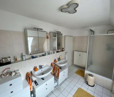 Moderne und helle 3 Zimmer-Maisonettewohnung mit Dachterrasse in schöner Wohnlage! - Foto 2