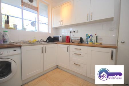 4 bedroom flat to rent - Photo 3