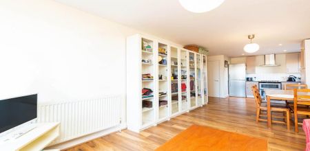 Spacious modern one bedroom flat mins to tube & shops - Photo 3