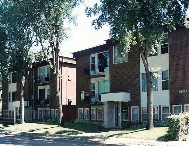 Windsor and Anola Apartments | 505 Clarence Ave South, Saskatoon - Photo 1