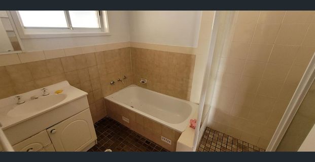 35 COCHRANE STREET, MINTO - Photo 1