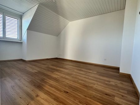 Schöne 3.5 Zimmer-Dachwohnung an ruhiger Lage - Photo 3