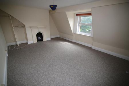 2 bedroom maisonette to rent - Photo 2