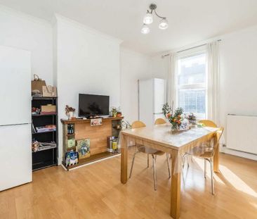 3 bedroom flat to rent - Photo 2