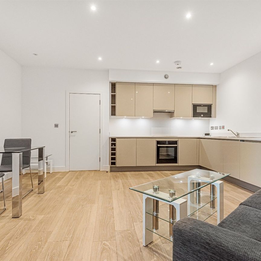 Kings Reach, Reading, RG1 3FF - Photo 1