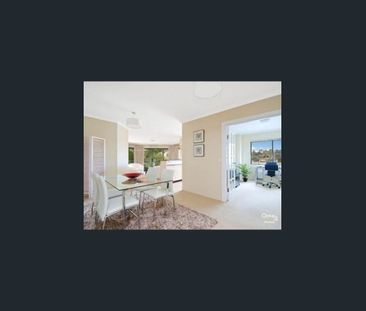 Newport Central - Large Three Bedroom - Photo 2