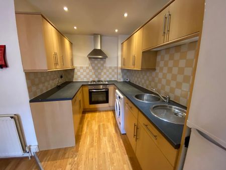 3 bedroom ground floor flat to rent - Photo 3