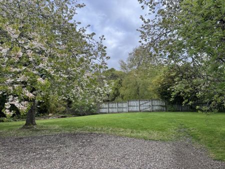 6 bedroom detached house to rent - Photo 2