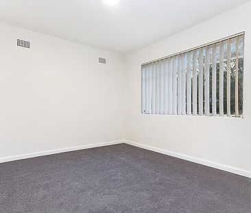 Sun drenched one bedroom apartment - Photo 4