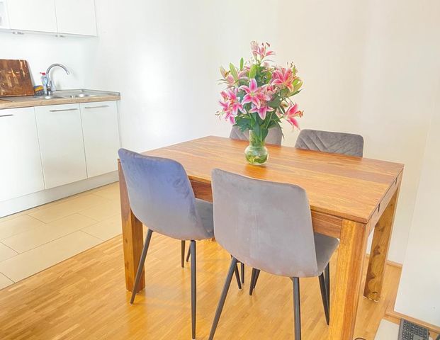 Zwischenmiete / Möblierte 2 Zimmer Whg Neue Mitte Altona / Ottens - Photo 1