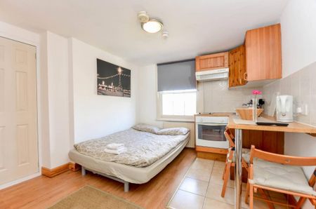 Flat 13 West Cromwell Road, Earls Court SW5 9QL - Photo 5
