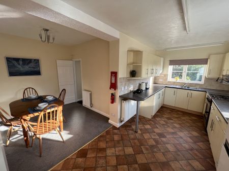 4 bed house to rent in Elmstead Road - Photo 3