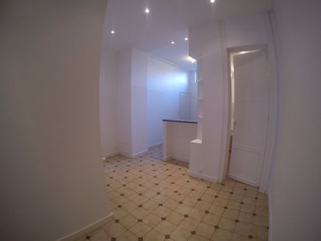 Location Appartement 1 pièce 53m² LILLE 59000 - Photo 2