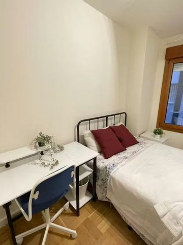 Calle de Orense, Madrid, Community of Madrid 28020 - Foto 2