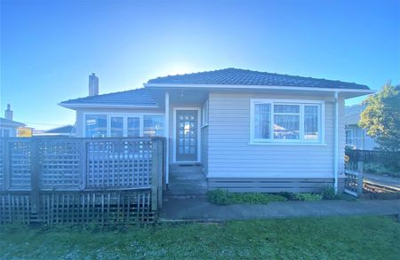 Bright Family Home - Photo 3