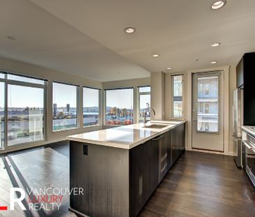 Condo in North Vancouver, BC - Photo 6