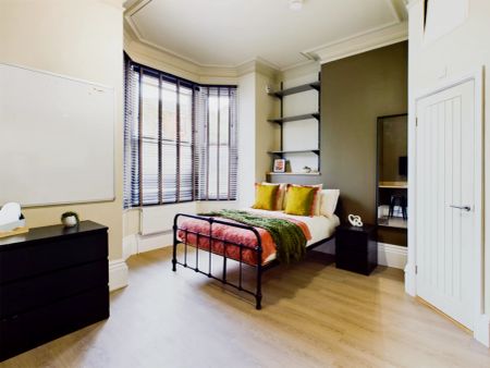 7 Bedroom House - Photo 3
