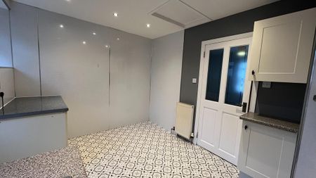 2 bedroom semi-detached house to rent - Photo 3