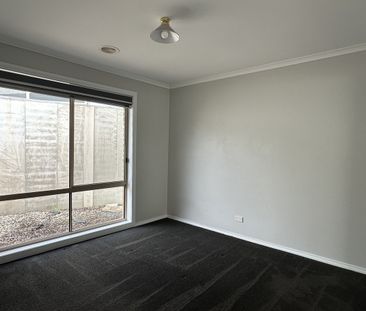 21 Romney Crescent, SHEPPARTON VIC 3630 - Photo 5