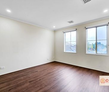 Double Storey Family Home For Lease in Cambridge School Zone! - Photo 6