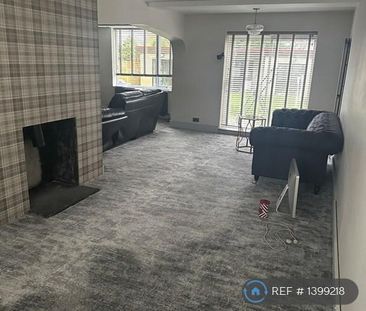 4 bedroom semi-detached house to rent - Photo 6