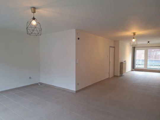 3-slaapkamerappartement met terras en garage op de 1ste verdieping. - Photo 1