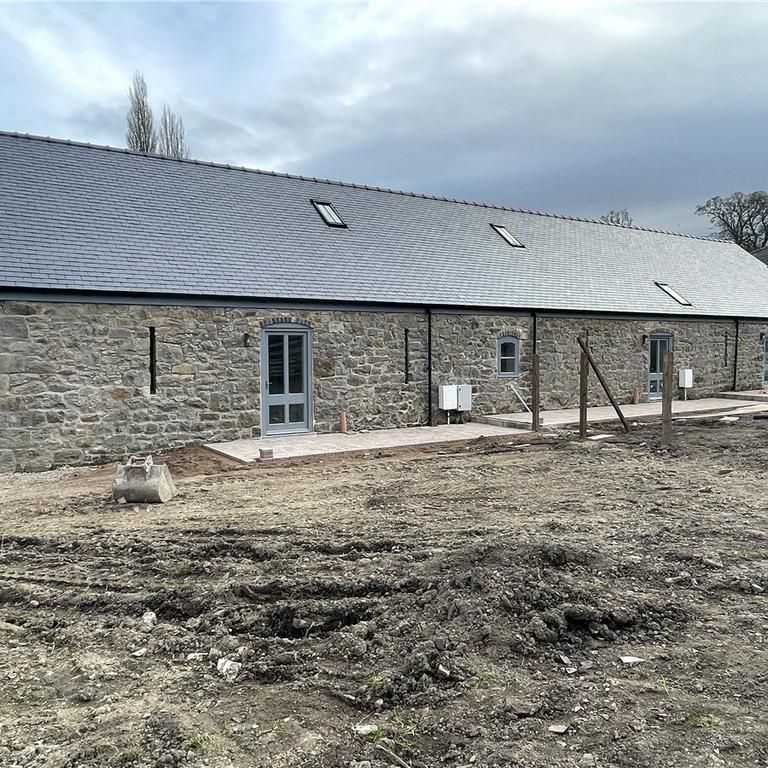2 bedroom barn conversion to rent - Photo 1
