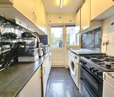 Beechfield Gardens, Romford, RM7 - Photo 6