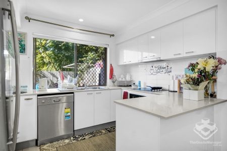 BEAUTIFULLY DESIGNED 3-BEDROOM UNIT - Photo 5