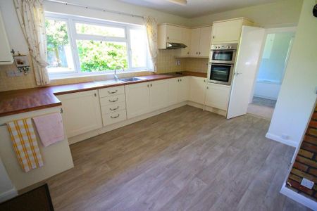 2 bedroom detached bungalow to rent - Photo 5