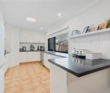 40 Gilchrist Drive, Currumbin Waters QLD 4223 - House For Rent | Do... - Photo 3