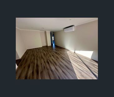 MODERN EXECUTIVE TOWNHOUSE! - Photo 1