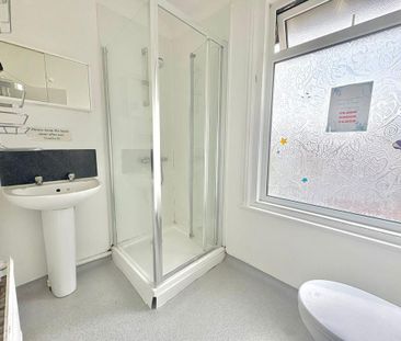 5 bedroom semi-detached house to rent - Photo 2