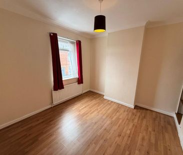 3 bedroom end of terrace house to rent - Photo 4