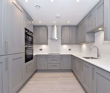 A beautifully presented two bedroom ground floor apartment, central... - Photo 4