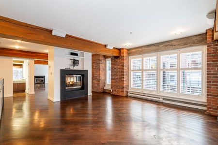 Prestigious Yaletown Loft in Iconic Heritage Conversion - Photo 3