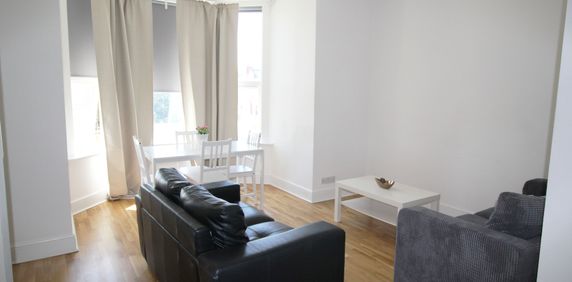 Flat 3, The Villa, LS3 1BU, Leeds - Photo 2