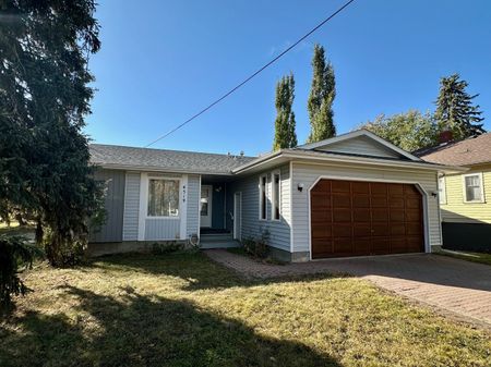 Welcome to your new pet friendly home in the heart of Parkvale!! Doubl - Photo 4