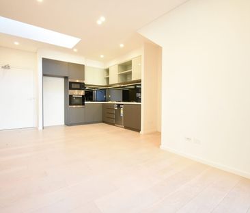 "Industry" Newtown One Bedroom + Huge Size Private Roof Top - Photo 4