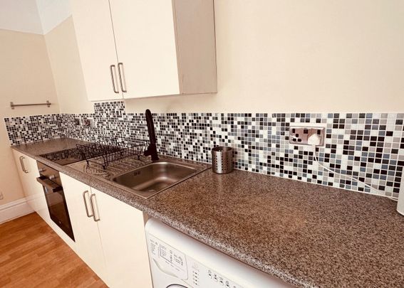 2 Bed Flat, Wood Road, M16 - Photo 1