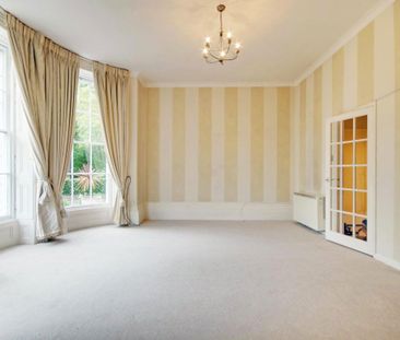 A 1 Bedroom Flat in The Park GL50 2RW - Photo 1