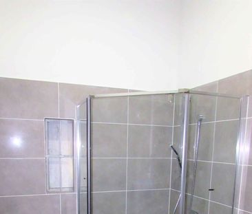 SPACIOUS 2 BEDROOM APARTMENT IN EXCELLENT LOCATION - Photo 5