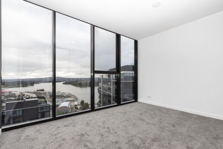 Lake View Luxury Two-Bedroom Apartment in the Heart of Belconnen - Photo 4