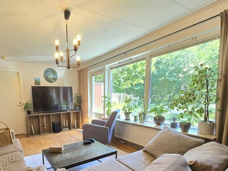 Radhustvåa i superläge med egen trädgård - Foto 2