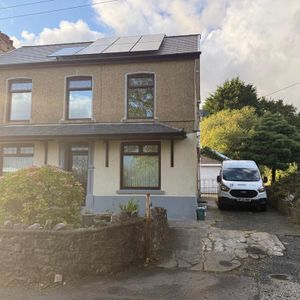 3 bedroom detached house to rent - Photo 2